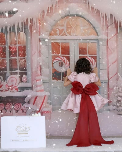 فستان وردي بذيل عودي طويل