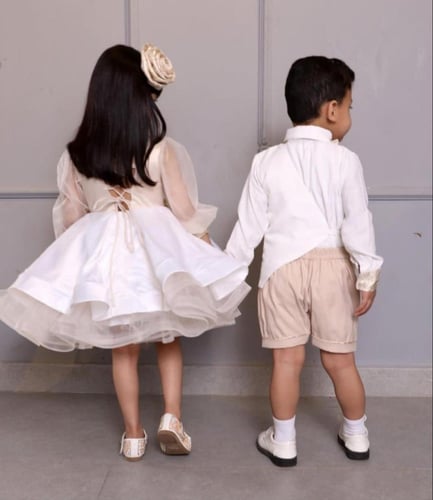 طقم الاخ والاخت البيج والابيض