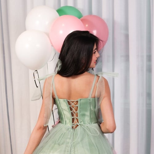 فستان الورد للسن المحير