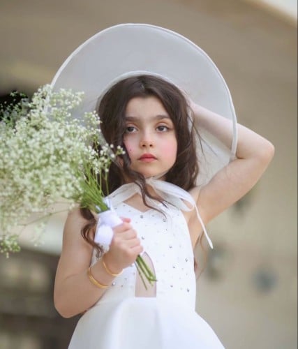 فستان ابيض ناعم