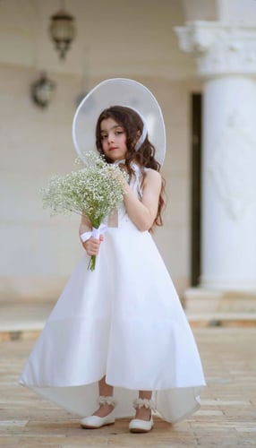 فستان ابيض ناعم