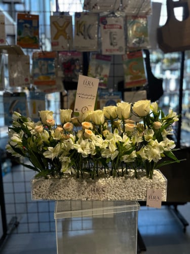 ‏أكريليك مع حجر وورد حجم كبير( يمكن تغير التنسيق)