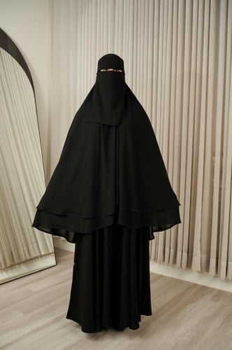 الخمار الراقي (لا يحتاج لطرحة)