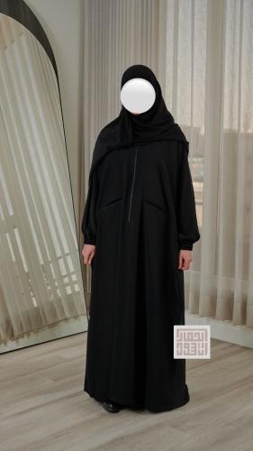 عباية العمره والدوام بسحاب إلى المنتصف وجيوب أمامي...