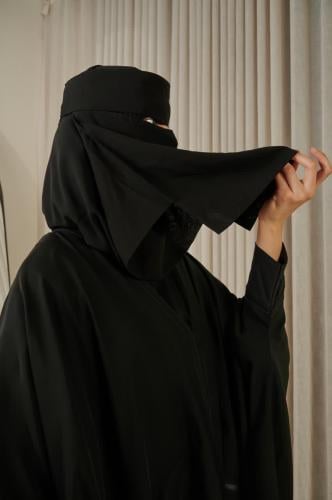 نقاب خاص بالأكل