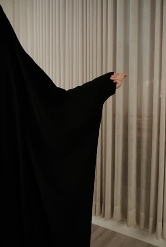 عباية رأس ساده بكم فراشة مغلقه بالكامل (قماش الرزه...