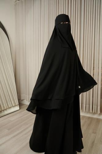 الخمار الراقي (لا يحتاج لطرحة)