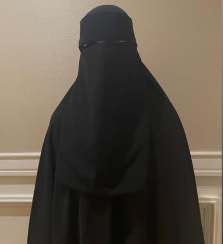 نقاب خاص بالأكل