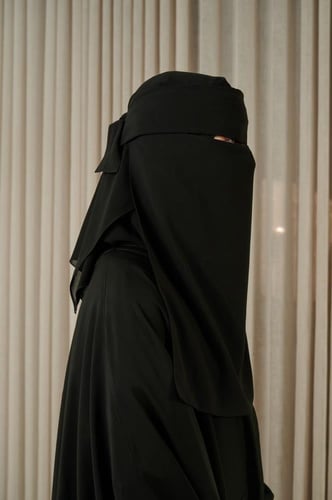 نقاب ملكي بطبقة على العين وطبقة من الخلف (مقاس كبي...