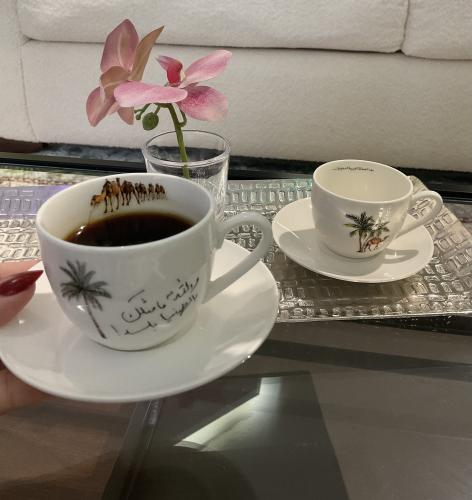 كوب قهوة _والله مامثلك في هالدنيا بلد