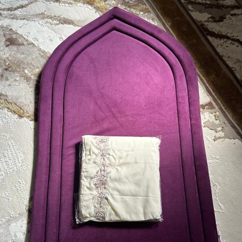 طقم ورد برغندي