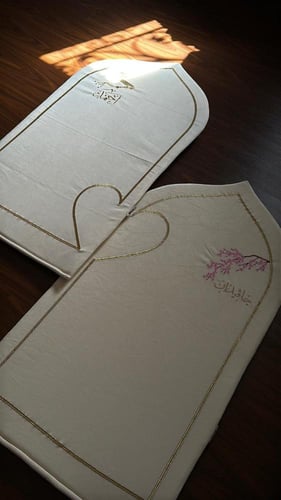 سجادتين قلب مطرز