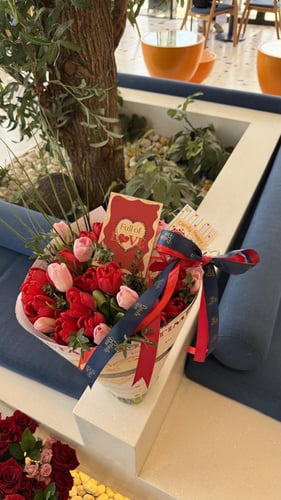 Valentine’s tulip box