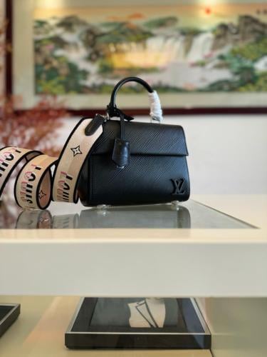 LV Cluni Bag