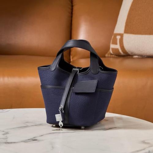 Picotin 18 Cargo blue in black