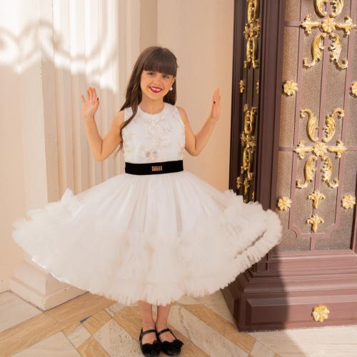 فستان الأميرة بالتطريز الراقي – أوف وايت