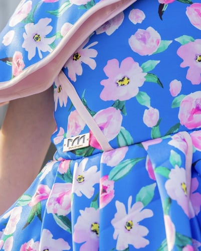 فستان فلورا الأنيق بنقشة الأزهار – لون أزرق ملكي