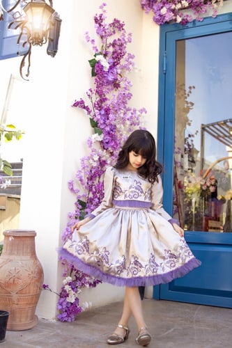 فستان فاخر بتطريز الليلك