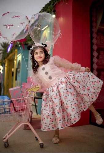 فستان انيق بطباعة ورود