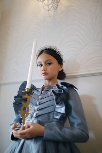 الفستان الرمادي الفخم