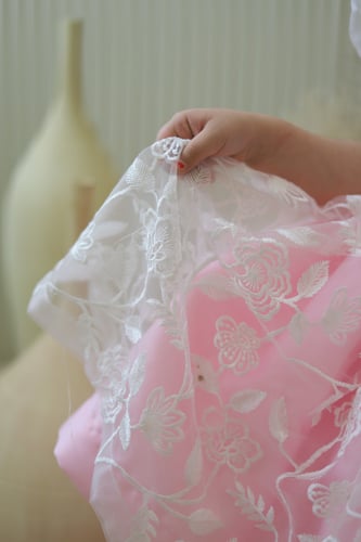 فستان باللون الوردي