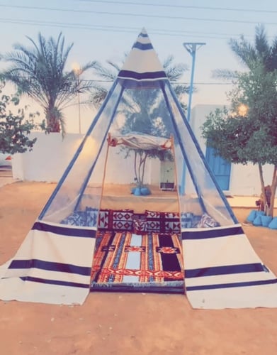 خيمة هرمية مقاس 2.50*2.50بالاثاث