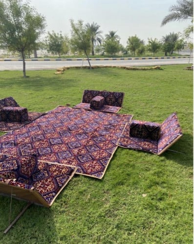 طقم جلسة بر وبحر تراثي يكفي 8 أشخاص.