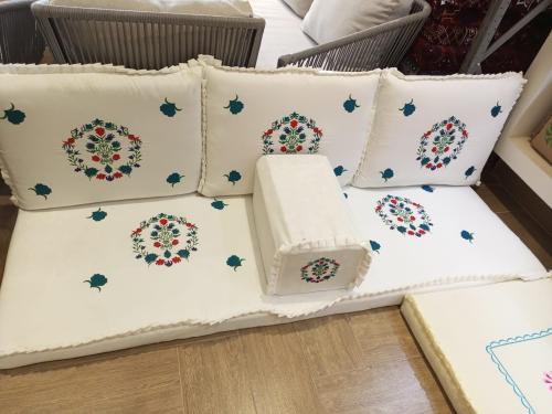 جلسة ارضية تطريز تركي