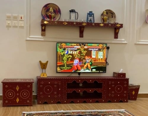 طاولة تلفزيون تراثية متر و٢٠ سم