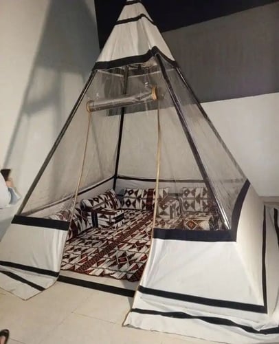 خيمة هرمية مقاس ٤*٤ مع الاثاث
