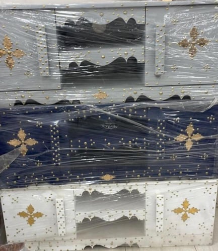 طاولة تلفزيون تراثية متر و٥٠ سم