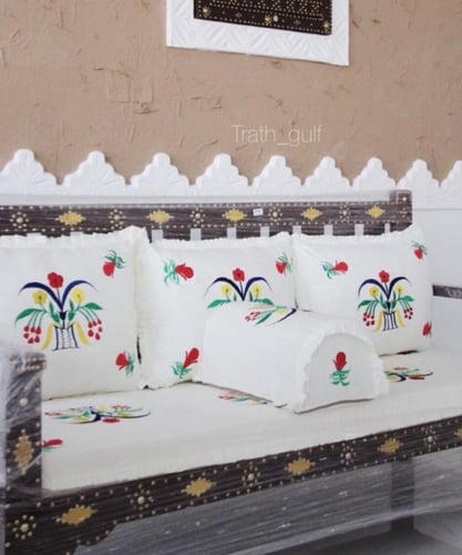 طقم جلسة تطريز قطري ابيض