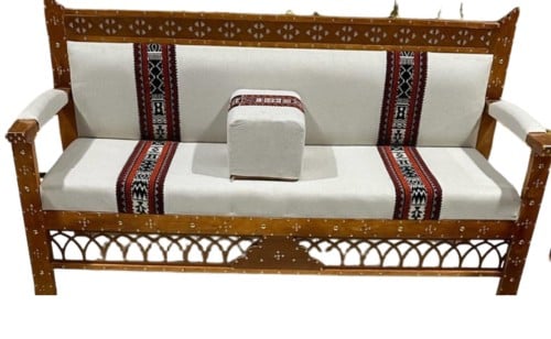 كرسي تراثي ثلاثي بكلفة سدو