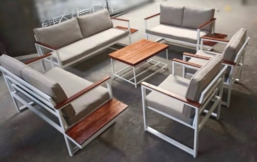 جلسة حديد أبيض مع خشب 9 اشخاص