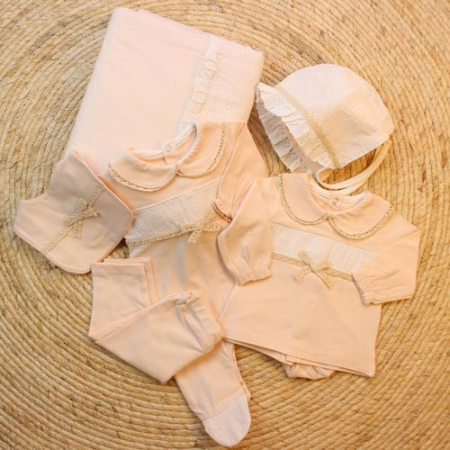 طقم مواليد 6 قطع بالدانتيل