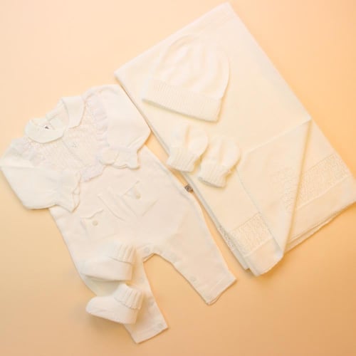 طقم مواليد تريكو بكلفة 5 قطع