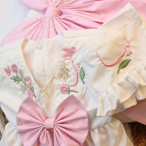 طقم مدس الفيونكة مع التطريز على الياقة والمدس ,وال...