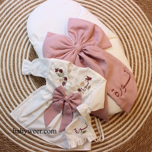 طقم مدس الفيونكة مع التطريز على الياقة والمدس ,وال...