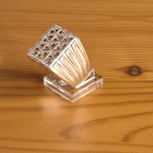 خاتم ألماس بني