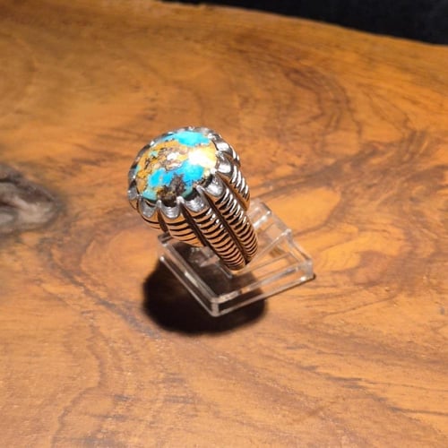 خاتم فيروز نيشابوري بعروق الذهبيه على صياغة يدوية...