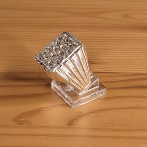 خاتم ألماس بني