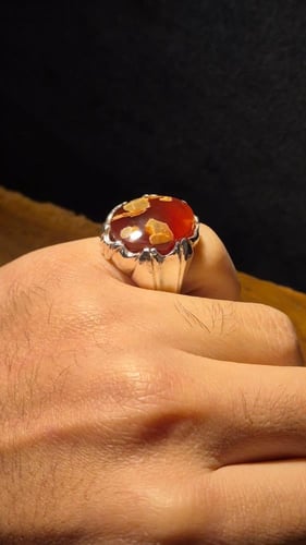 خاتم عقيق يماني مميز على صياغة يدوية فاخرة