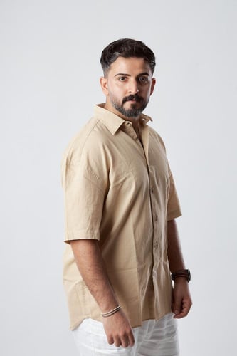 قميص بكم قصير لنن طبيعي