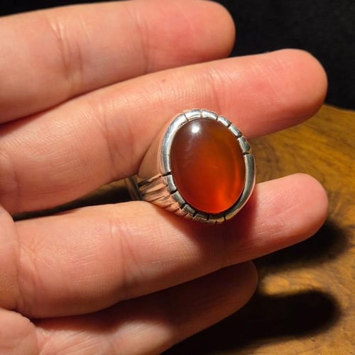 خاتم عقيق يماني احمر زجاجي على صياغه يدوية فاخرة