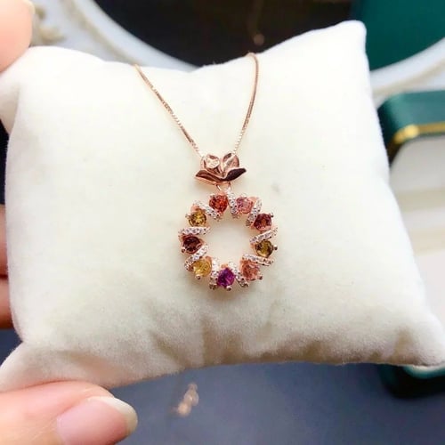 قلادة فضة مطلية ذهب متوج بحجر التورماليت