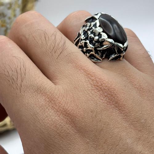 خاتم متوج بحجر العقيق اليماني الكرزي