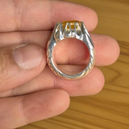 عشاق الفخامة والاناقة خاتم ياقوت اصفر فاخر صياغة ح...