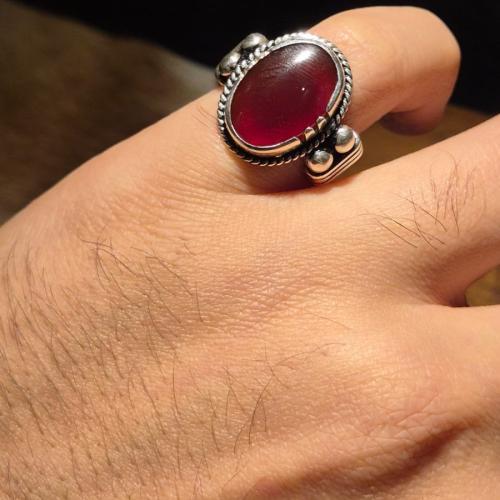 خاتم عقيق يماني رماني على شغل يدوي نجراني