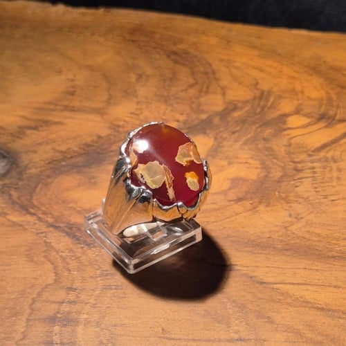 خاتم عقيق يماني مميز على صياغة يدوية فاخرة