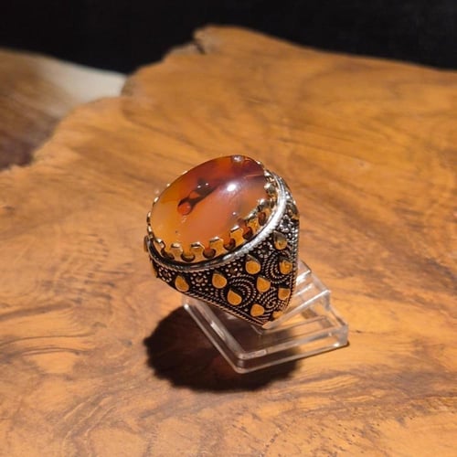 خاتم عقيق يماني مصور قطعه جميل صياغه يدوية ومطعمه...